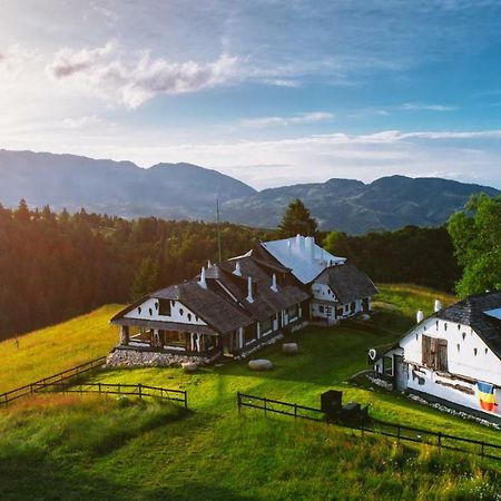 Amfiteatrul Transilvania Villa Moieciu de Jos Bagian luar foto