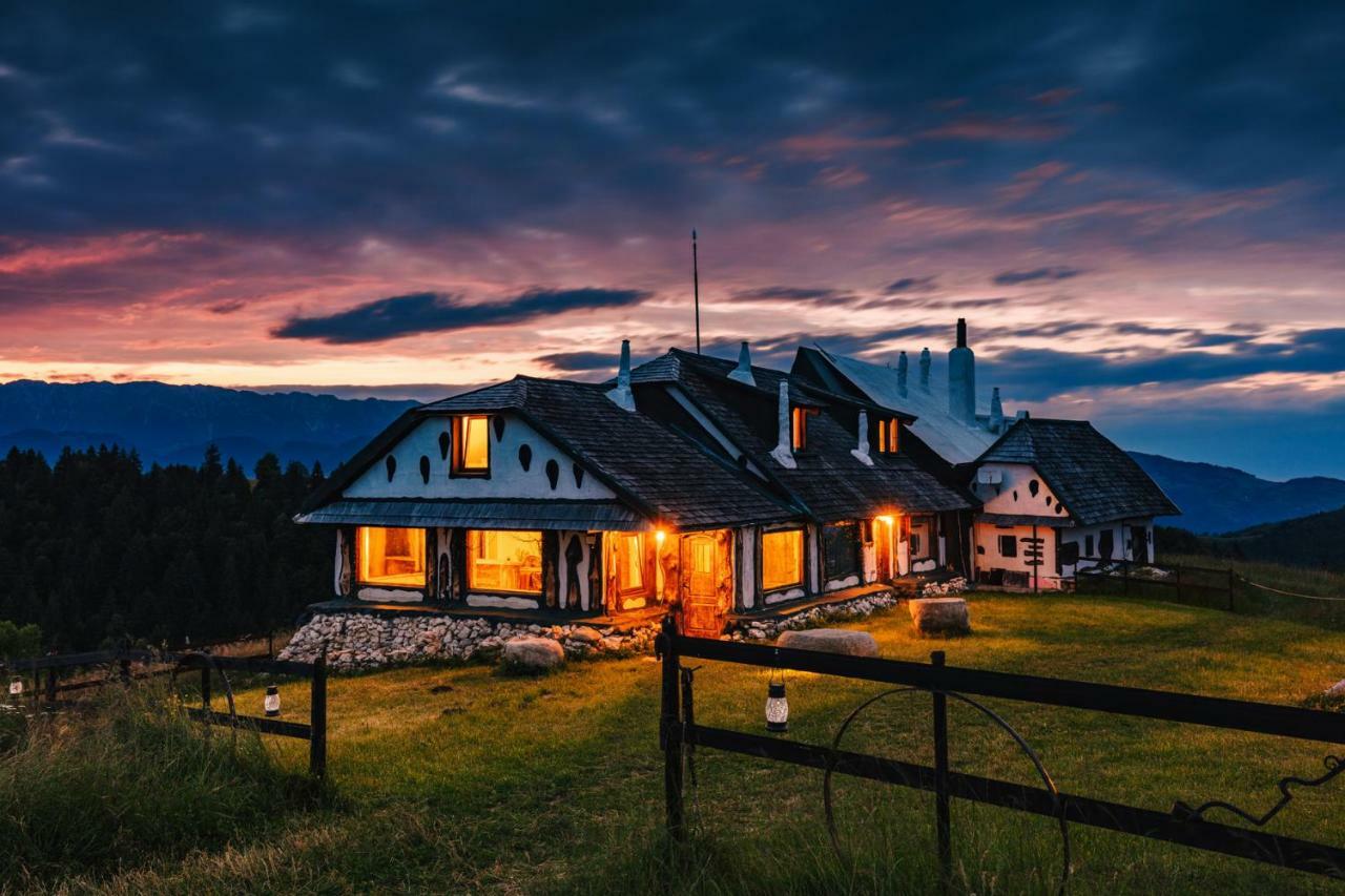 Amfiteatrul Transilvania Villa Moieciu de Jos Bagian luar foto